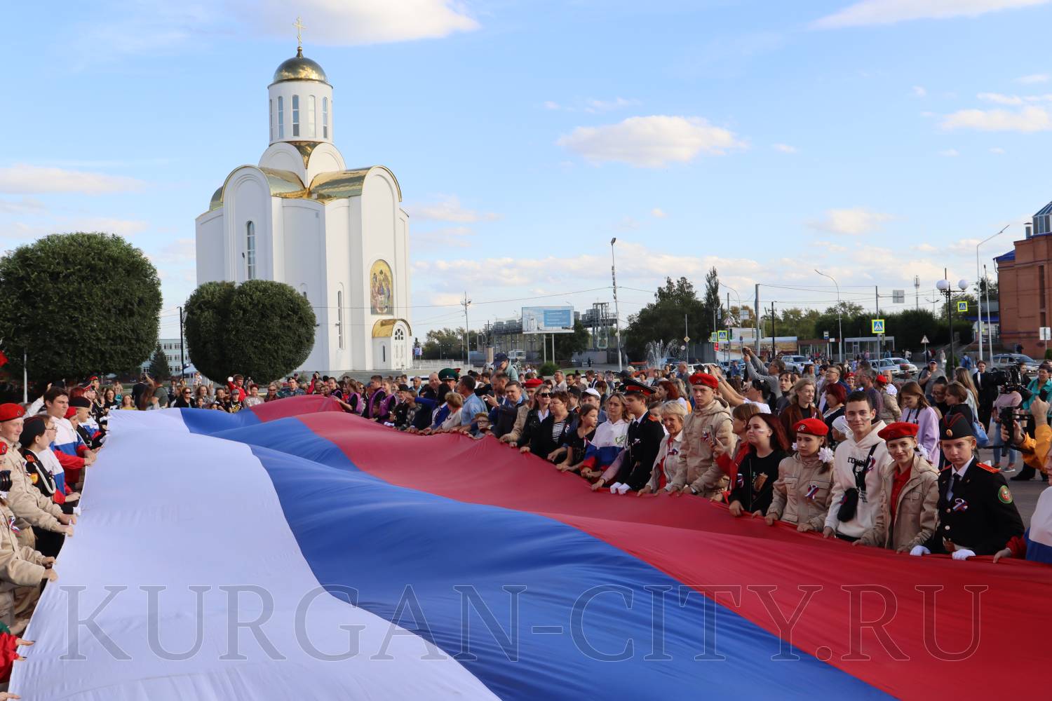 22 августа – День Государственного флага РФ.