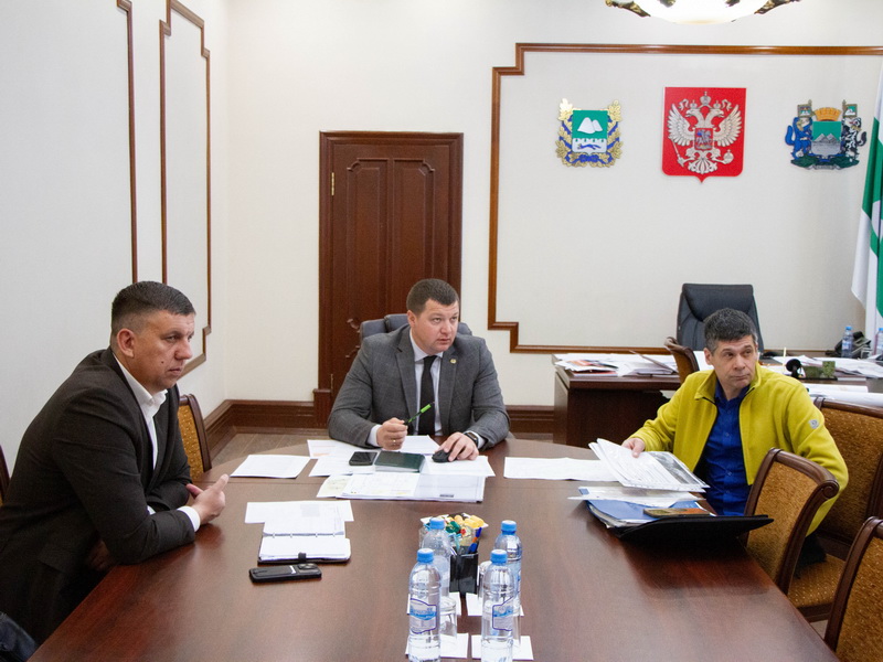 Глава города Кургана Антон Науменко продолжает проводить приёмы граждан по личным вопросам.