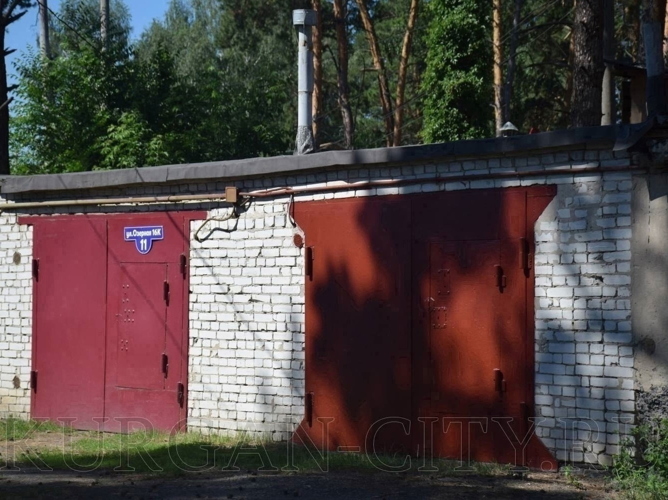 Администрация города продолжает работу по выявлению и сносу самовольных строений.