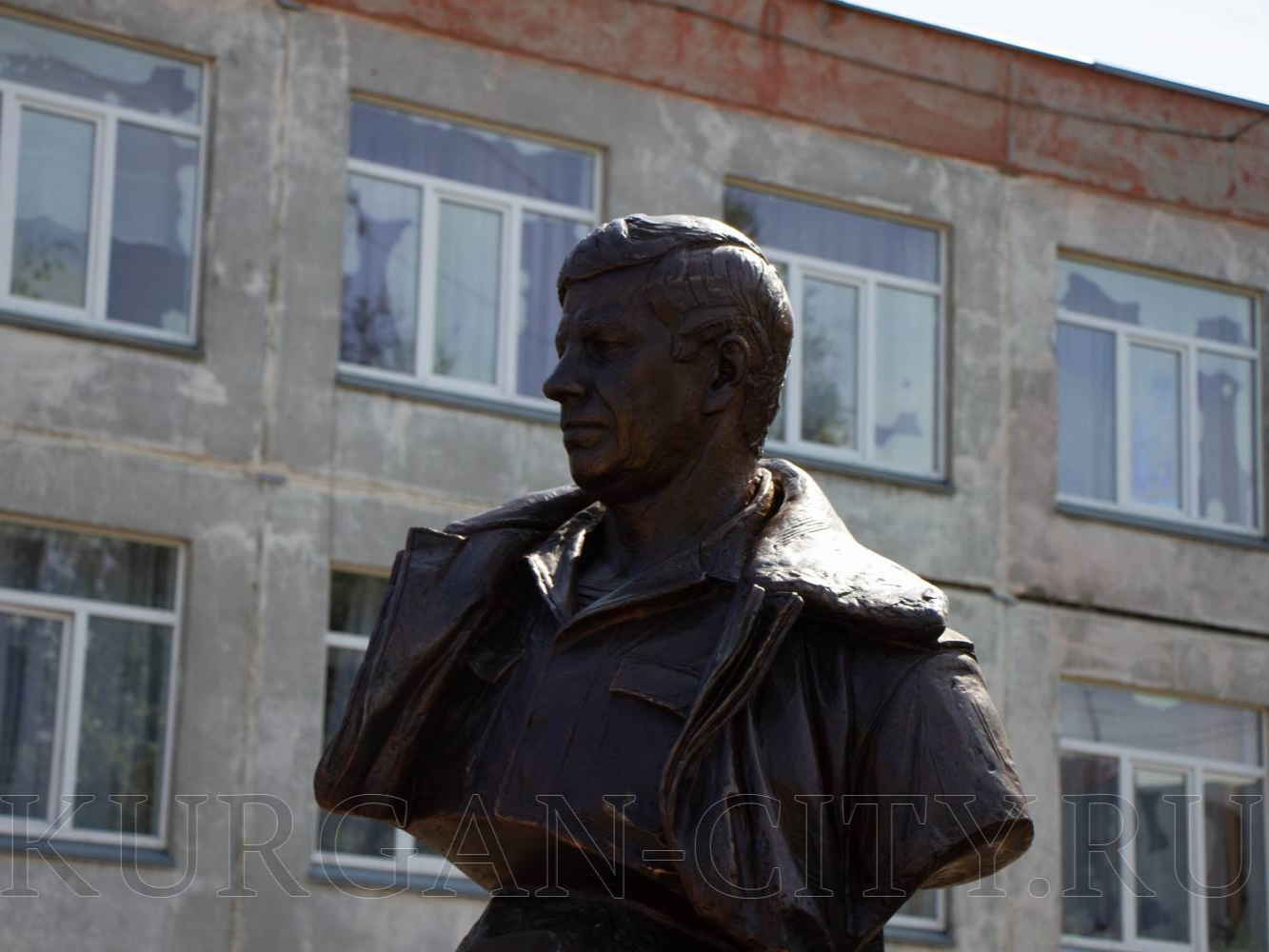 «Приказано жить». В Кургане открыли памятник нашему земляку, Герою России Виктору Дубынину.