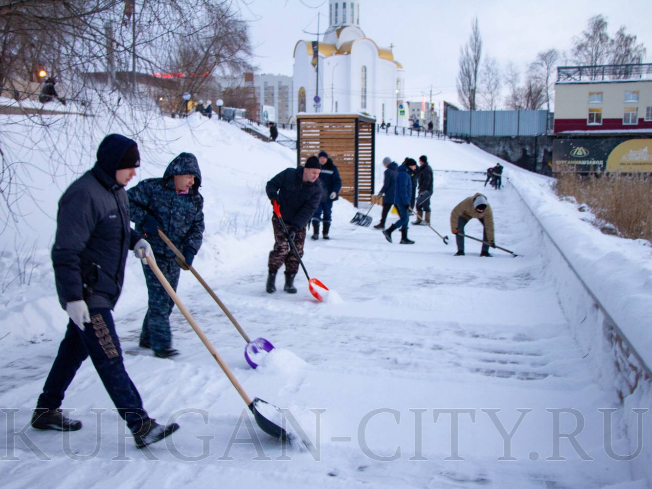На очистку города от снега привлечены дополнительные ресурсы.
