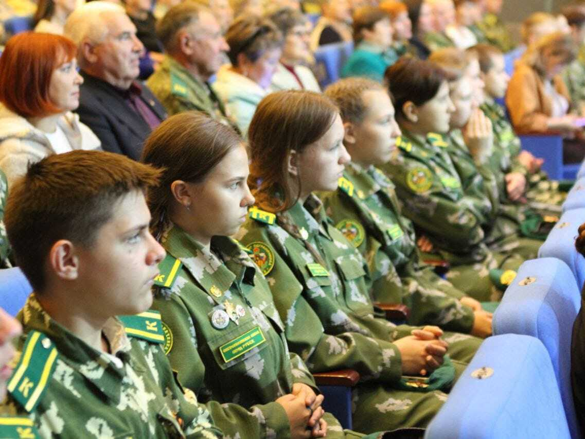 Коллектив вокальной группы «Неслужебное задание» отметил 15-летие со дня образования.