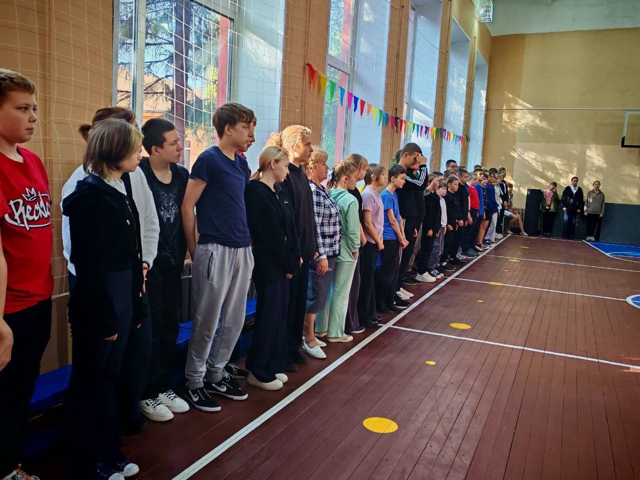 С детьми с ограниченными возможностями здоровья занимаются тренеры-преподаватели ДЮСШ.