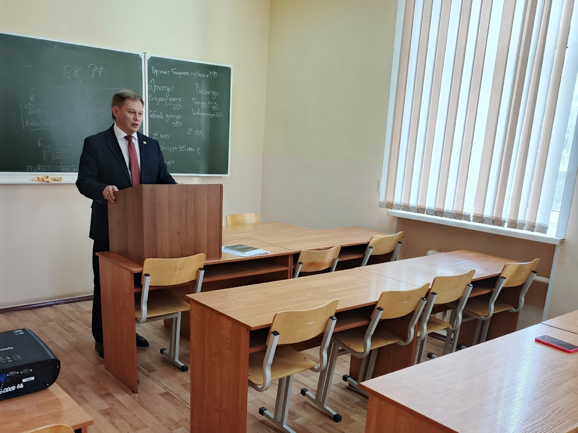 Муниципалитетом продолжается работа с молодыми кадрами.