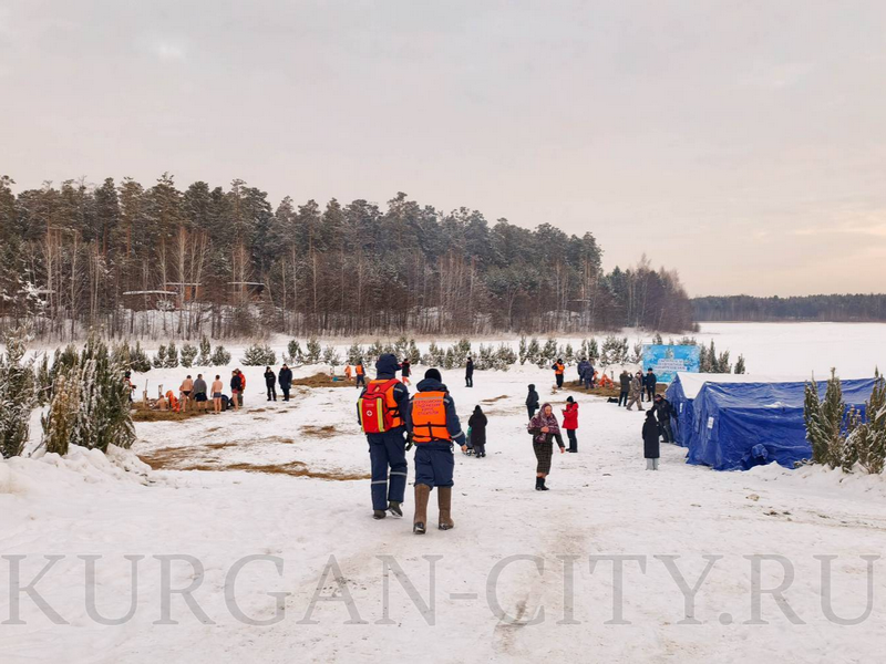 На Голубых озёрах проводятся крещенские купания.
