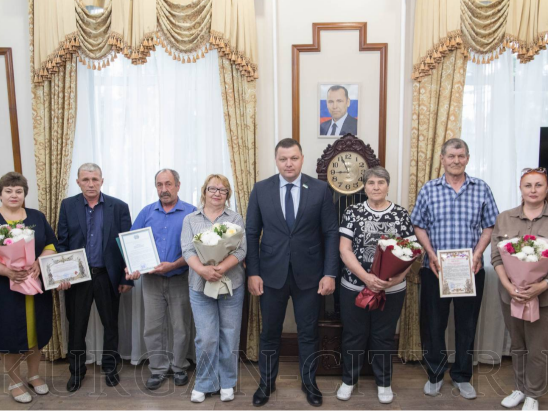 Глава города Кургана Антон Науменко встретился с семьями бойцов, находящихся в зоне СВО.