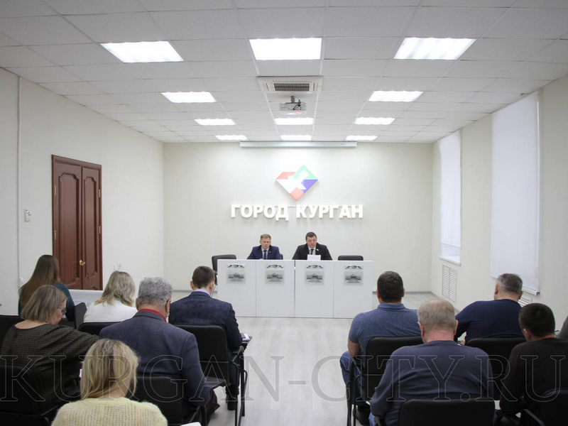 Глава города Кургана Антон Науменко провёл очередное заседание штаба по транспорту.