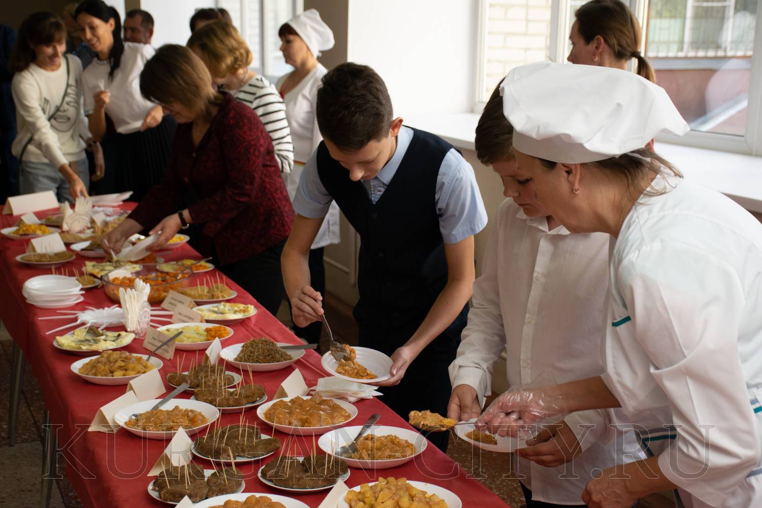 МУП «Комбинат питания» провело презентацию-дегустацию блюд из школьного меню