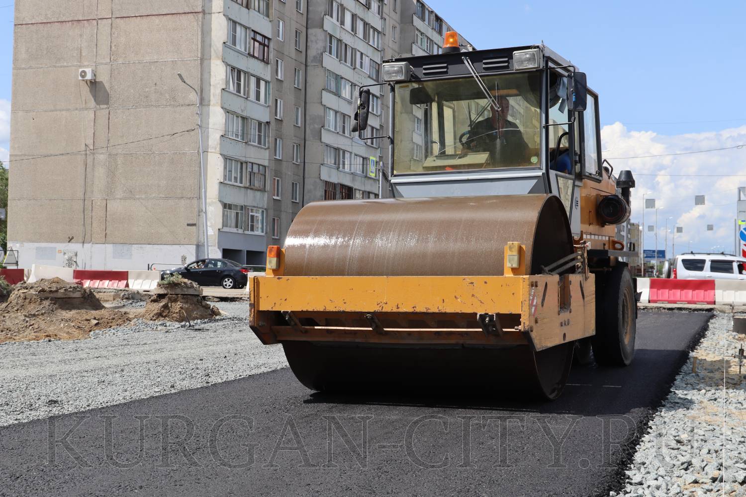 Новая многополосная автодорога по улице Бурова-Петрова повысит транспортную доступность курганских микрорайонов.