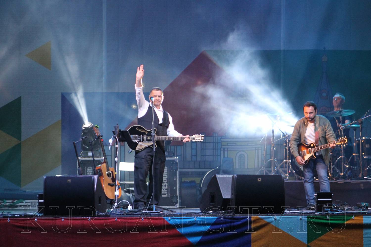В День города Николай Расторгуев и группа «Любэ» исполнили для курганцев свои лучшие песни