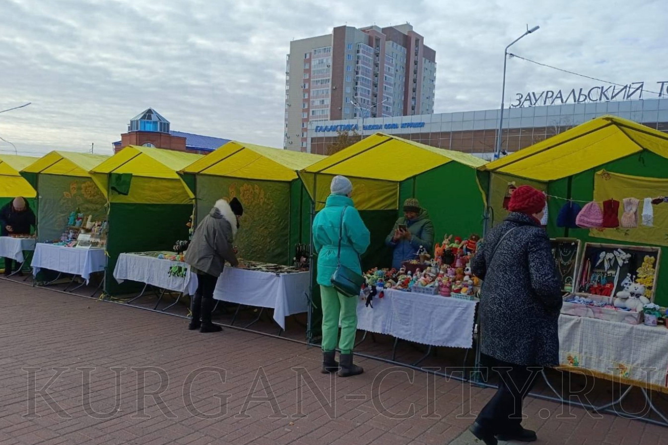 На Троицкой площади состоялась Покровская ярмарка.