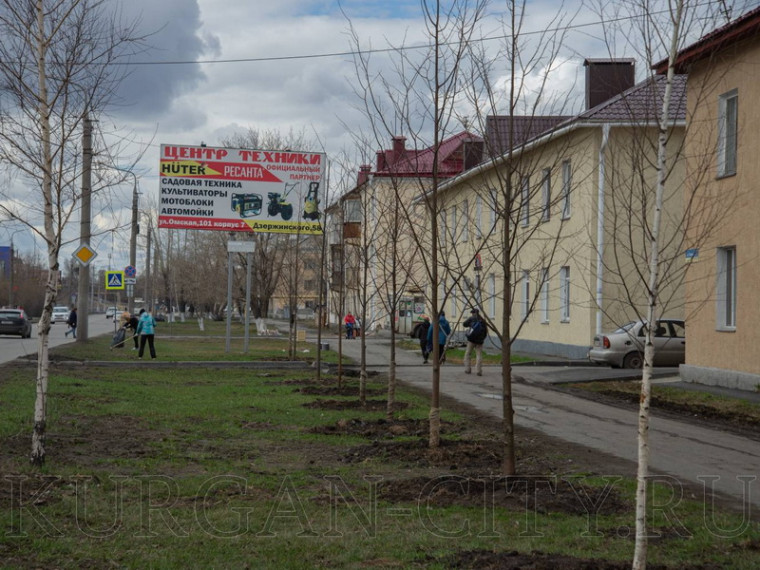 В Кургане проходят общегородские субботники.