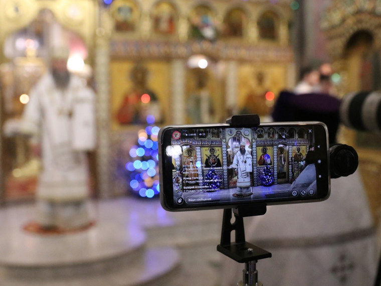 Праздничное ночное рождественское богослужение.