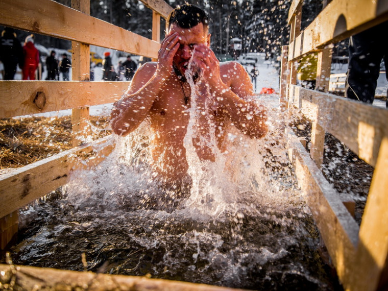 О правилах безопасности во время крещенских купаний.