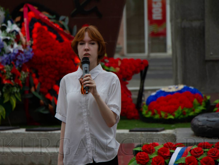 «Поэты 41-го, поэты о 41-М». Юные курганцы читали стихи о войне. «Поэты 41-го, поэты о 41-М». Юные курганцы читали стихи о войне.