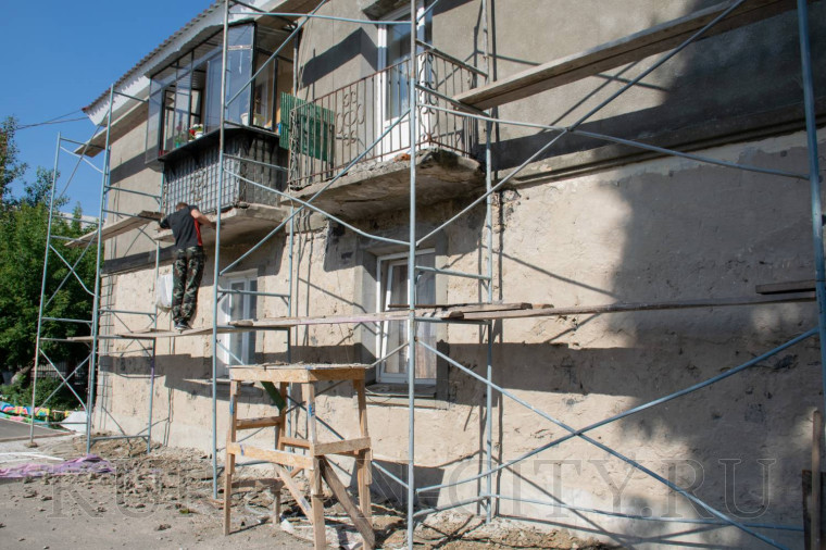 Продолжаются ремонты фасадов многоквартирных домов в центре города.