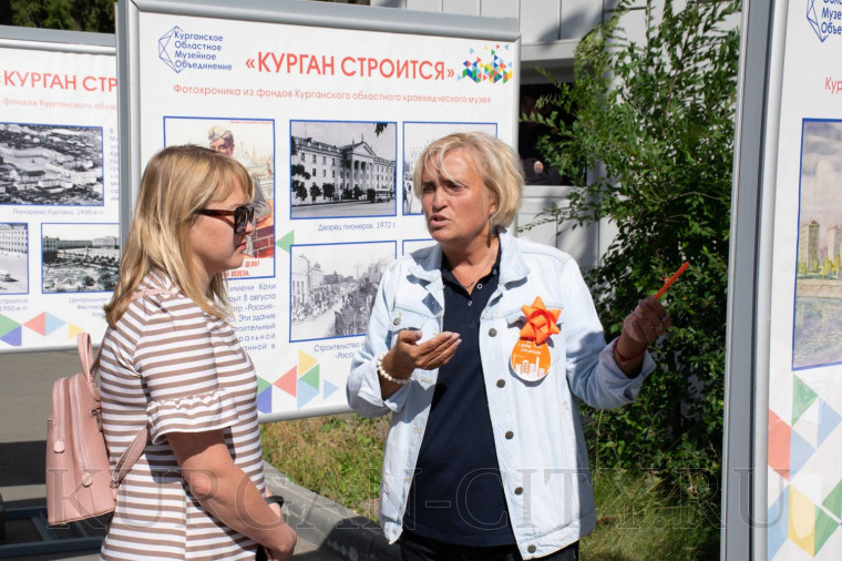 Глава города Кургана Елена Ситникова поздравила курганцев с Днем строителя.