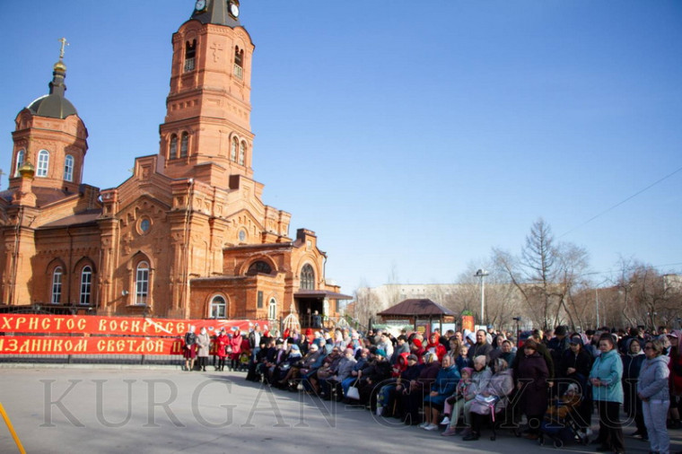 Глава Кургана Елена Ситникова поздравила участников Пасхального фестиваля со светлым праздником Пасхи.