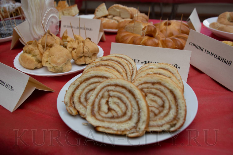 МУП «Комбинат питания» провело презентацию-дегустацию блюд из школьного меню.