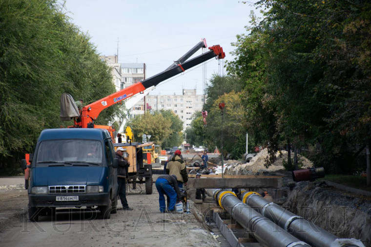 На улице Максима Горького продолжают ремонт теплосетей.