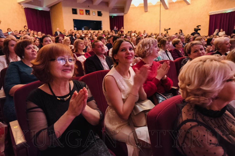 Базовый медицинский колледж Кургана встретил своё 90-летие.