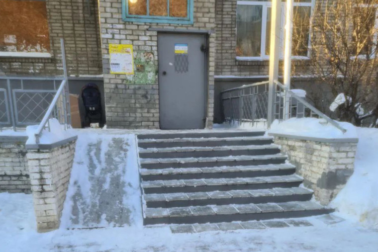 В Кургане продолжается работа по уборке улиц, дворов и вывозу снега.