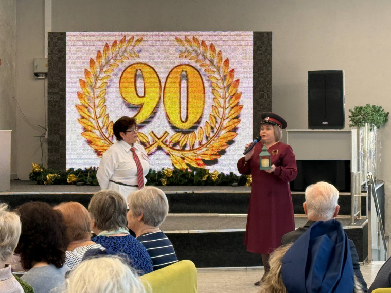 «Путешествие на юбилейном экспрессе». Одна из курганских школ отметила 90-летний юбилей.