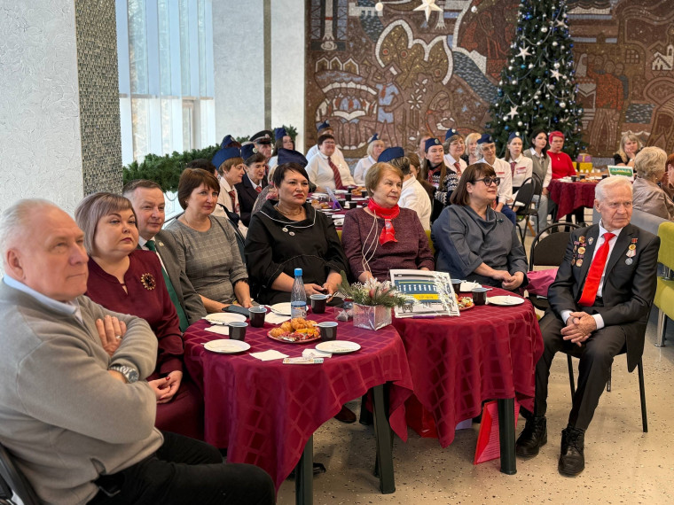 «Путешествие на юбилейном экспрессе». Одна из курганских школ отметила 90-летний юбилей.