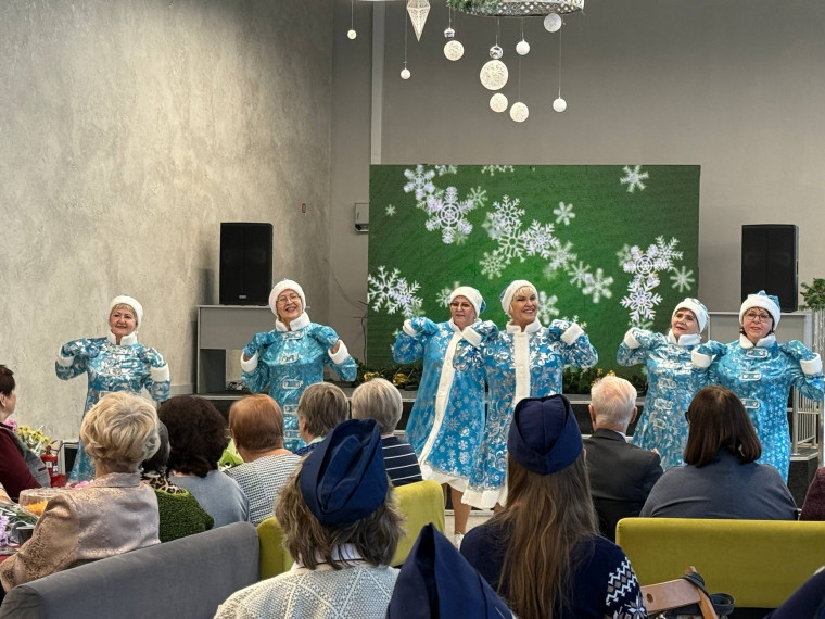 «Путешествие на юбилейном экспрессе». Одна из курганских школ отметила 90-летний юбилей.