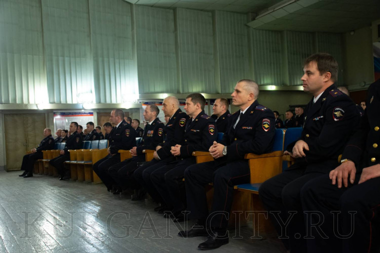 Глава города Кургана Елена Ситникова поздравила сотрудников органов внутренних дел с профессиональным праздником.