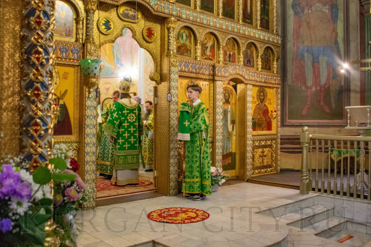 В Кургане прошел крестный ход с мощами Сергия Радонежского.