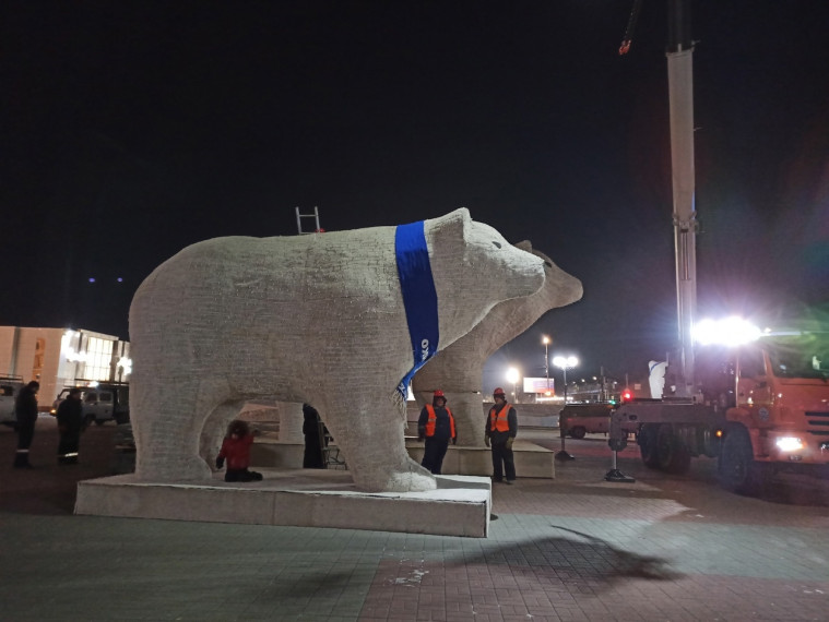 На Троицкую площадь вернулись белые медведи.