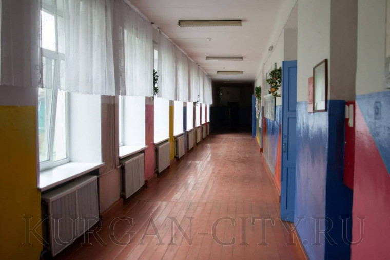 Глава города Кургана Елена Ситникова проконтролировала ремонты школ.
