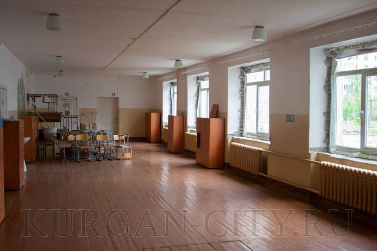 Глава города Кургана Елена Ситникова проконтролировала ремонты школ.