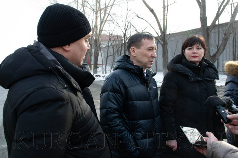 Глава города Елена Ситникова провела выездное совещание по ремонту сетей на улицах К. Мяготина и Дзержинского.