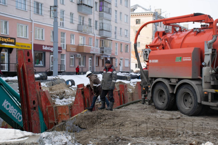Глава города Елена Ситникова провела выездное совещание по ремонту сетей на улицах К. Мяготина и Дзержинского.