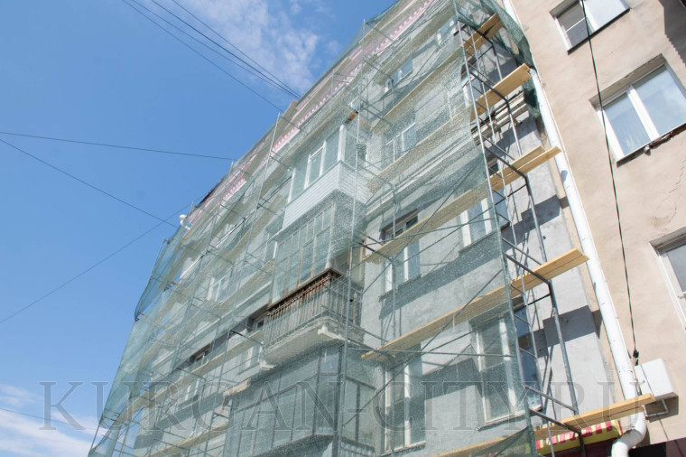 В Кургане ремонтируют фасады жилых многоквартирных домов.