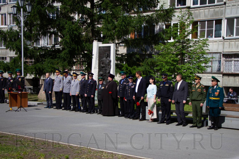 Глава города Кургана Елена Ситникова поздравила пограничников с профессиональным праздником.