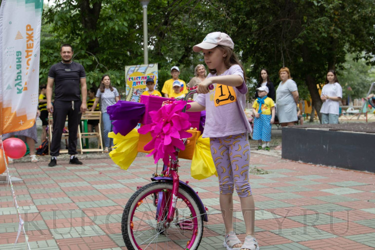 «Парад детства». Традиционный городской конкурс семейного творчества состоялся в Кургане в первый день лета.