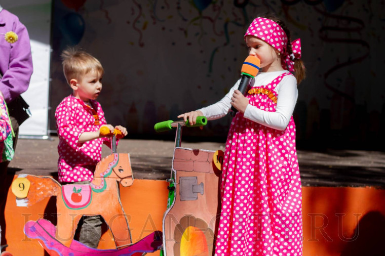 Ярко и красочно в Кургане прошел «Парад детства».