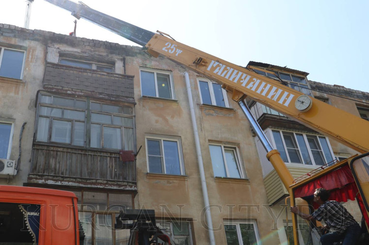 В горевшем доме по ул. Победы ведутся восстановительные работы.