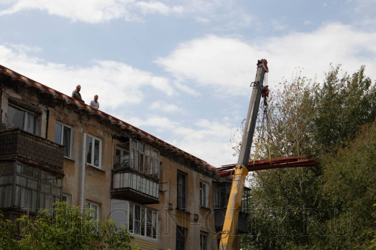 В Кургане продолжаются восстановительные работы на доме №3 по ул. Победы.