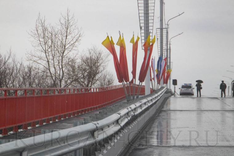 В Кургане открыли после капитального ремонта Бурова-Петровский мост через реку Тобол.