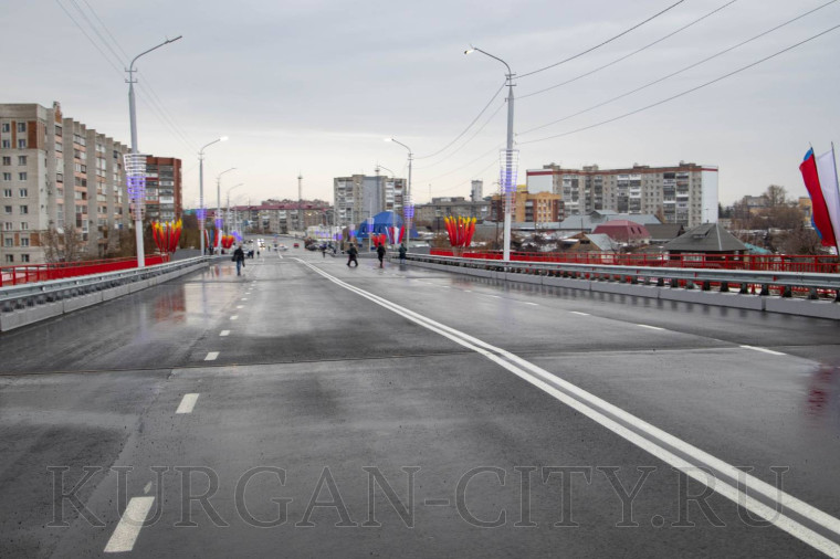 В Кургане открыли после капитального ремонта Бурова-Петровский мост через реку Тобол.