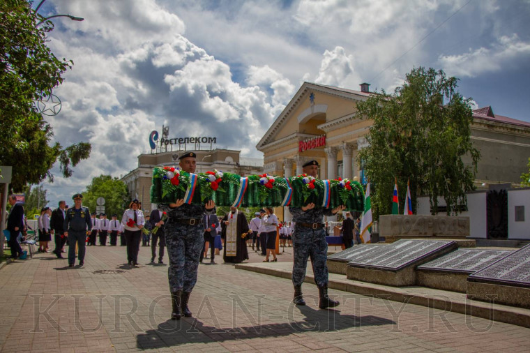 Накануне Дня России торжественное мероприятие прошло на Аллее Славы.