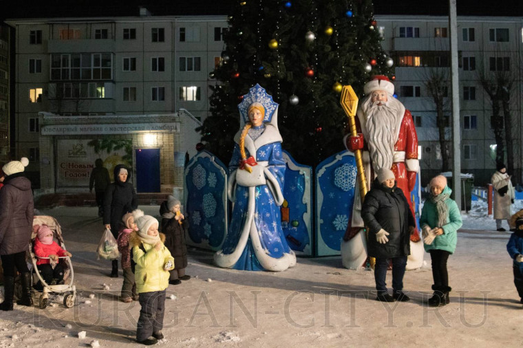 «Снег, мороз и чудо». В микрорайоне Рябково открылась новогодняя площадка.