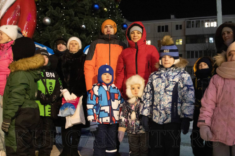 «Снег, мороз и чудо». В микрорайоне Рябково открылась новогодняя площадка.