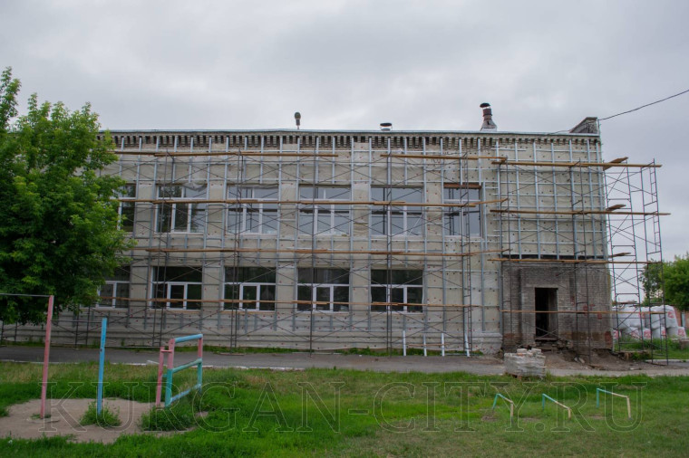 Глава города Елена Ситникова проконтролировала ход ремонтных работ в 46-ой школе.