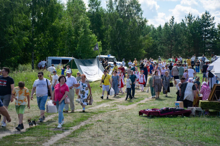 Курганская делегация посетила Крестовско-Ивановскую ярмарку.