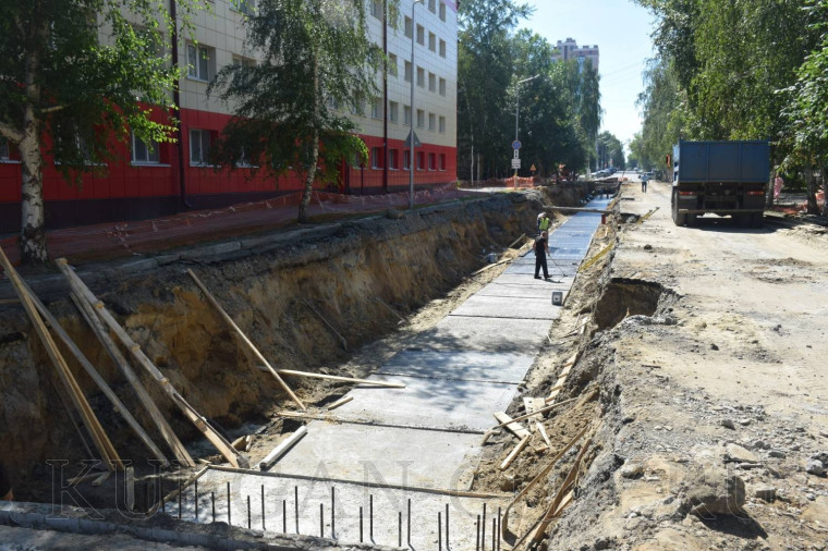 Продолжается капитальный ремонт участка магистральной теплосети на улице Максима Горького. На объекте завершены земляные работы.
